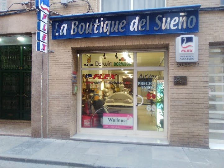 Fachada de la tienda «La Boutique del Sueño», distribuidor asociado Flex en Orihuela.