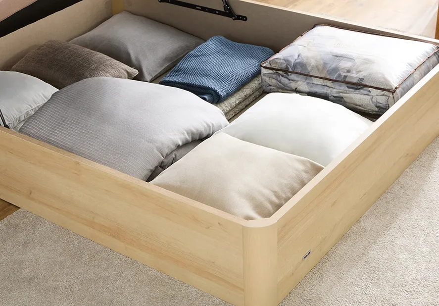 Abatible madera 25 de Flex, detalle del amplio espacio de almacenamiento Abatible madera 25 de Flex, detalle del amplio espacio de almacenamiento